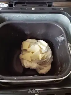 Make Squeeze bear bread step 2
