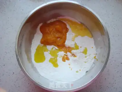 Make A basket of dried fruit bread step 1