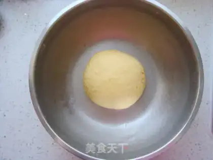 Make A basket of dried fruit bread step 2
