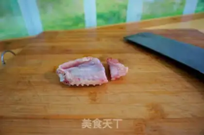 Make Three-juice chicken wings step 0