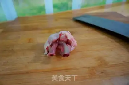 Make Three-juice chicken wings step 1