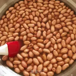 Make Homemade fragrance peanut rice step 1