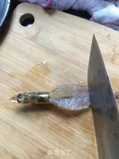 Make A garlic fan with a shrimp back step 3