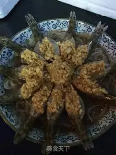 Make A garlic fan with a shrimp back step 7