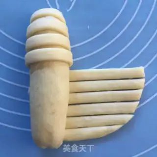 Make Soup and caterpillar bread step 14
