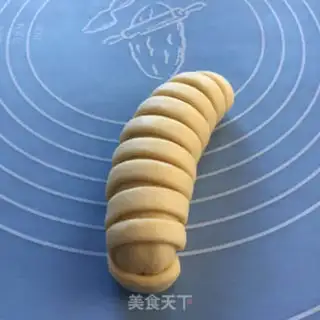 Make Soup and caterpillar bread step 15