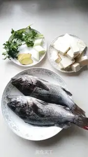 Make White and black fish soup step 0