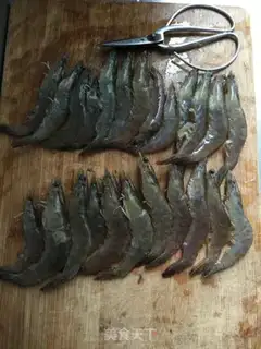 Make Spicy dry shrimp step 0