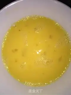 Make Tomato fried eggs step 1