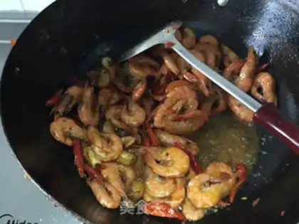 Make Spicy dry shrimp step 5