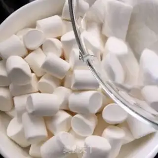 Make Rolling sugar cake step 2