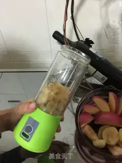 Make Apple sieve honey juice step 2
