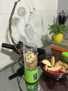 Make Apple sieve honey juice step 3