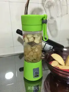 Make Apple sieve honey juice step 4