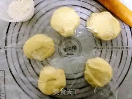 Make Bean roll bread step 4