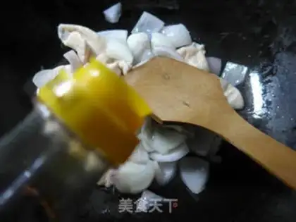 Make Onion fried pig intestines step 5