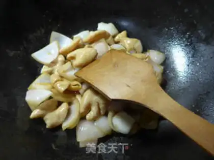 Make Onion fried pig intestines step 8
