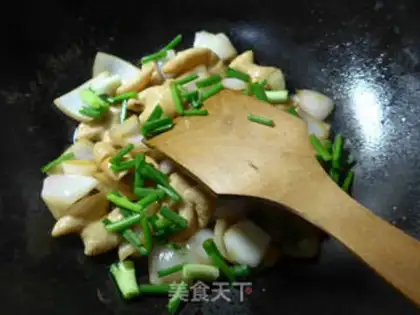 Make Onion fried pig intestines step 9
