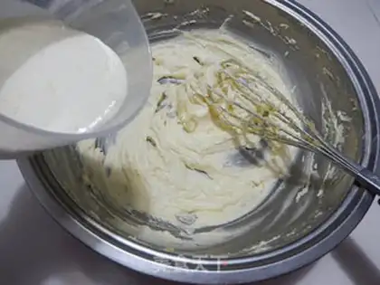 Make Light cream cookies step 4