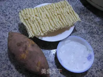 Make Potato-cooked noodles step 0