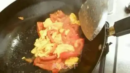 Make Tomato fried eggs step 5