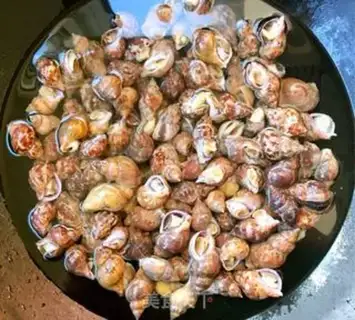 Make Garlic pepper sauce and fried cocoon step 1