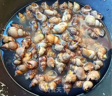 Make Garlic pepper sauce and fried cocoon step 2