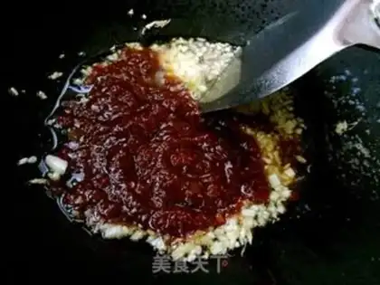Make Garlic pepper sauce and fried cocoon step 5