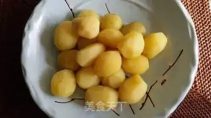 Make Spicy little potatoes step 1