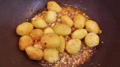 Make Spicy little potatoes step 4