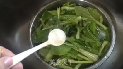 Make Garlic cuisine step 1