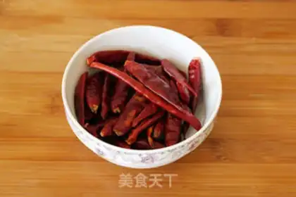 Make Homemade pepper oil step 0