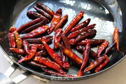 Make Homemade pepper oil step 2