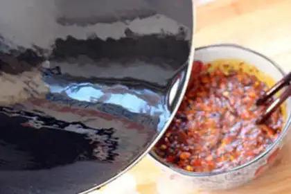 Make Homemade pepper oil step 4