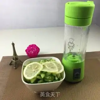 Make cucumber lemon honey juice step 0