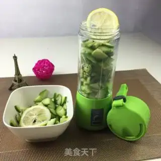 Make cucumber lemon honey juice step 1