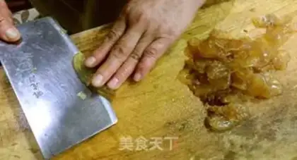 Make Old vinegar cucumber stings his head step 1