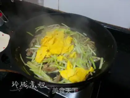 Make Scrambled eggs step 4