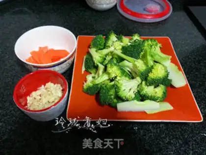 Make Garlic fried broccoli step 1