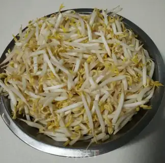 Make Green bean sprouts step 0