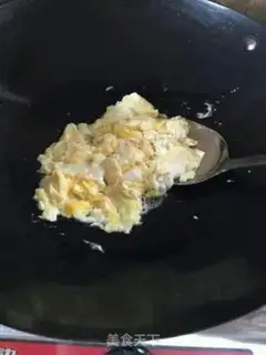 Make Tomato fried eggs step 1