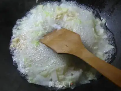 Make Tomato cabbage. Noodles step 2
