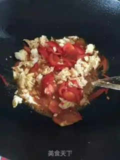 Make Tomato fried eggs step 5