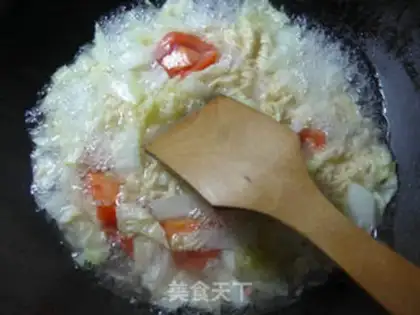 Make Tomato cabbage. Noodles step 3