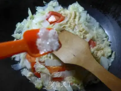 Make Tomato cabbage. Noodles step 4