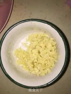 Make Gold, silver, garlic, dragonfish step 1