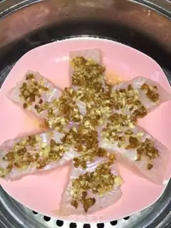 Make Gold, silver, garlic, dragonfish step 5
