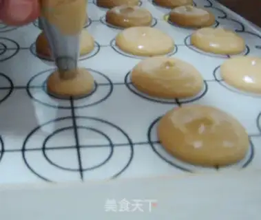 Make Bear lollipop macaron step 7