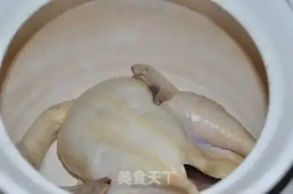 Make Red mushroom chicken soup step 1