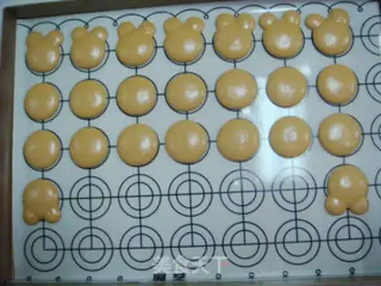 Make Bear lollipop macaron step 11